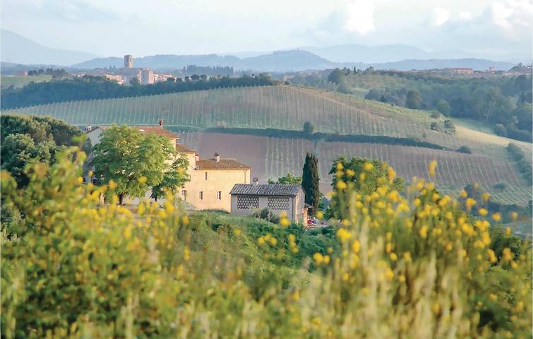 Accogliente appartamento con 3 letti e parcheggio e internet a Poggibonsi in Poggibonsi, Siena e dintorni