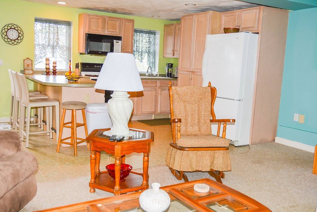 Ganze Wohnung, Weniger als eine Meile von Rwu, Entfernung zum historischen Innenstadt Bristol zu Fuß in Bristol (RI), Bristol County