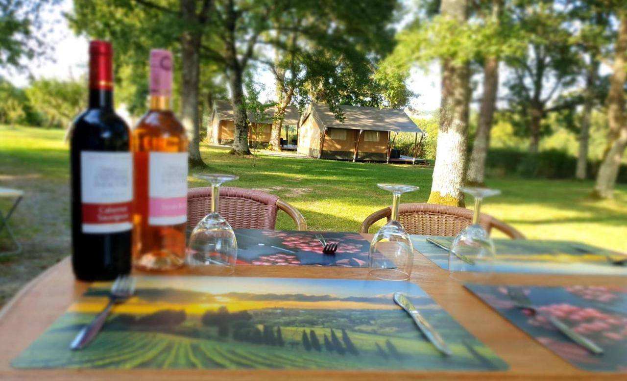 Glamping Les Arbres, Luxe Safaritent met zwembad in Cronat, Région de Charolles