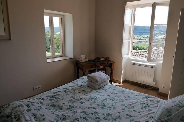 Location de vacances pour 6 personnes, avec jardin dans Berzé-le-Châtel - 2