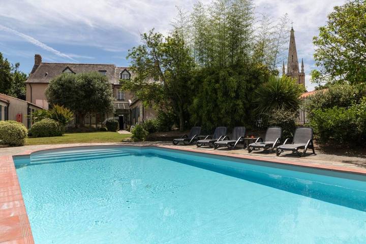 Hôtel pour 2 personnes, avec Terrasse ainsi que Jardin et Piscine