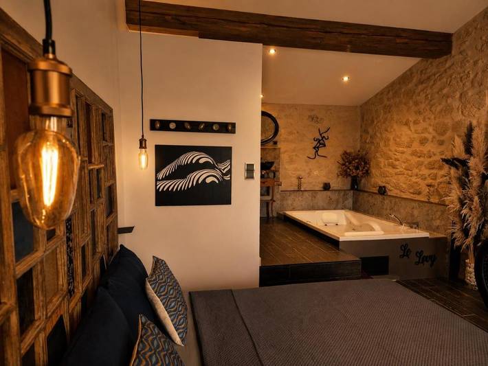 Gîte pour 2 personnes, avec terrasse ainsi que jardin et jacuzzi à Cubnezais - 2