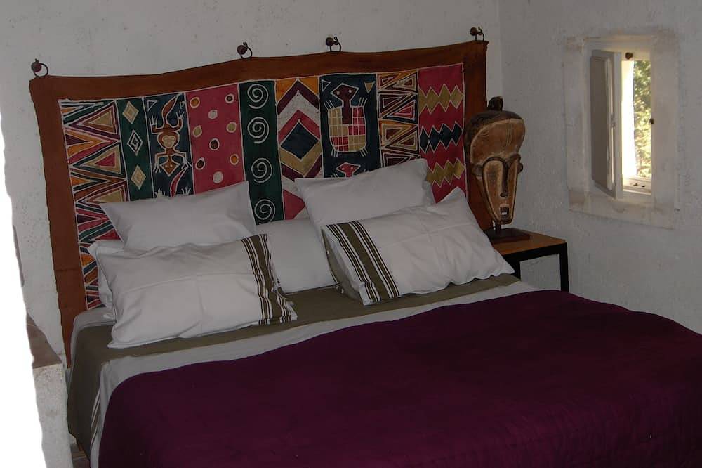 Provence Alpilles à  Eygalières  Petit Mas authentique pour 2 personnes in Eygalières, Région d'Arles