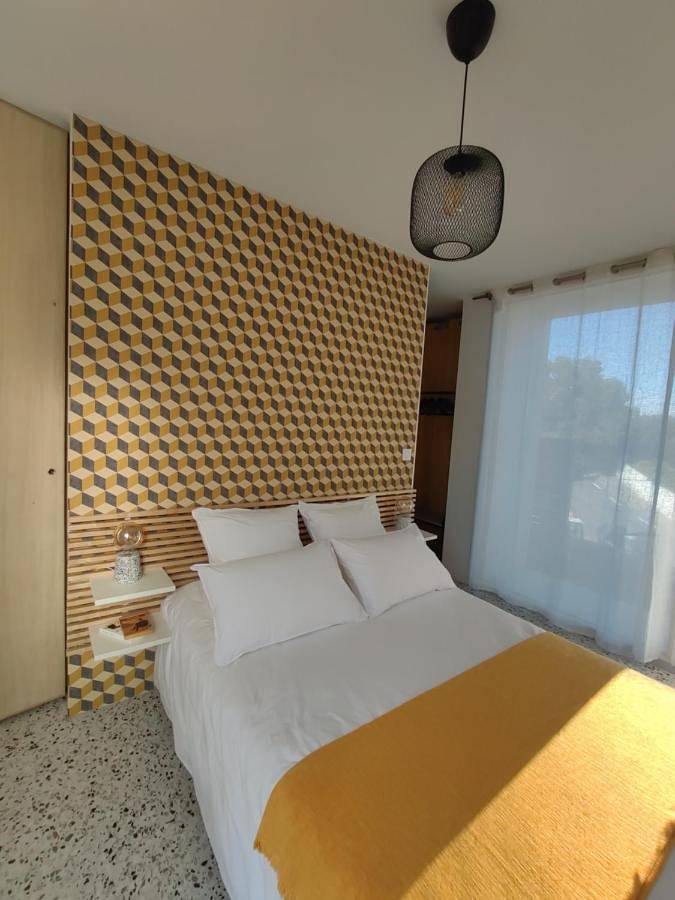 Double Room with Balcony in Villeneuve-lès-Avignon, Région de Nîmes