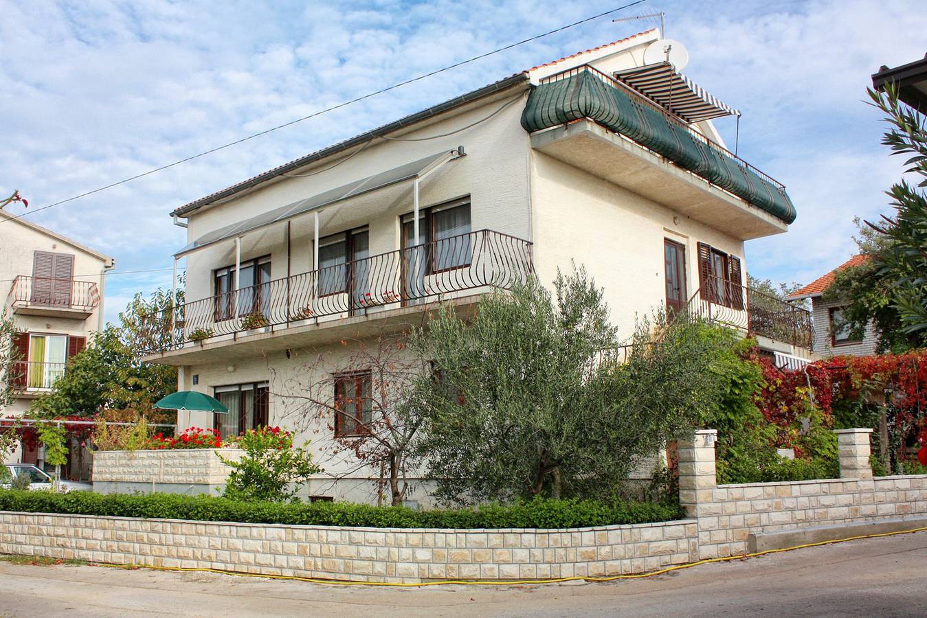 Ganze Wohnung, 1-Zimmer-Ferienwohnung mit Terrasse und Meerblick Sukosan, Zadar A-5777-d in Sukosan, Zadar