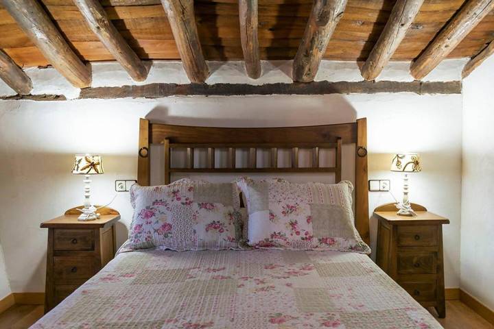 Casa rural para 12 personas, con piscina además de jacuzzi y jardín, Se admiten mascotas en Montes de Toledo - 4