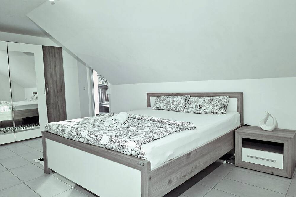 Ganze Wohnung, Spacious 3-bedroom apartment in welcoming Renningen with laundry in Renningen, Nordschwarzwald