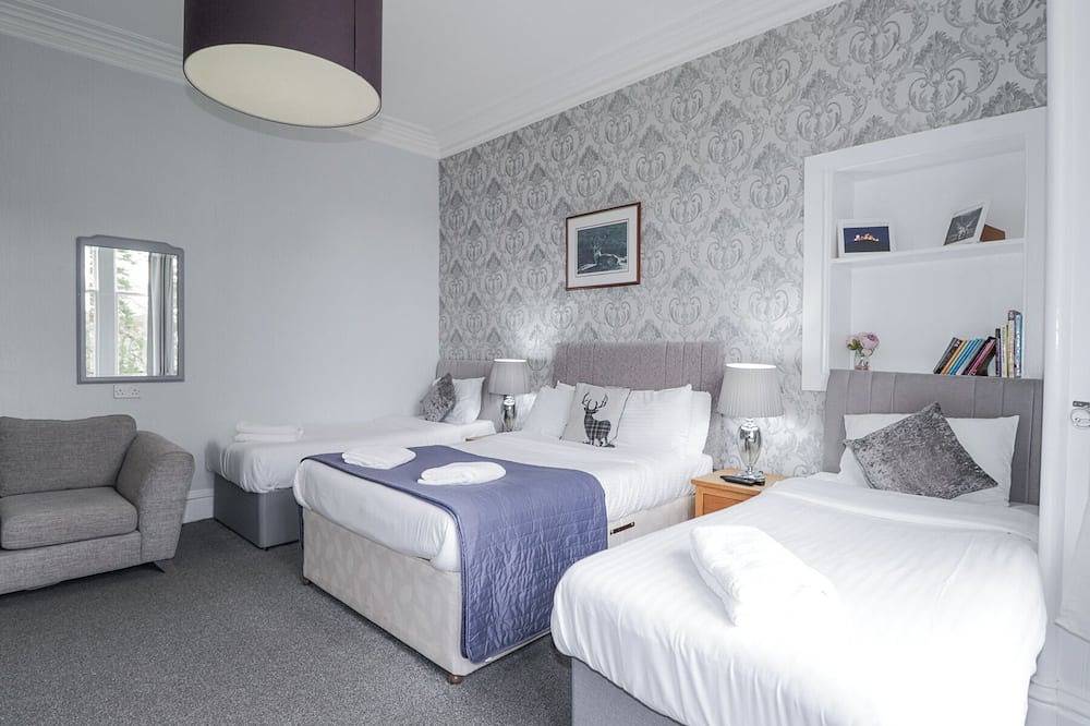 Glenspey, pet friendly, character holiday cottage in Kingussie in Kingussie, Cairngorms National Park