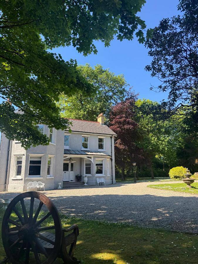 Location de vacances pour 8 personnes, avec Jacuzzi et Terrasse ainsi que Jardin et Vue dans Ballee