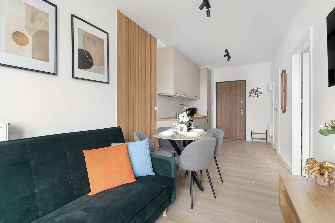 Ganze Wohnung, Bright Apartment with Balcony | Gym and Parking in Posen, Großpolen