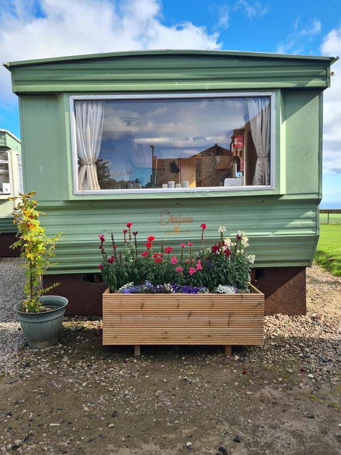 Glamping for 4 people, with Terrace and Garden as well as View in Aberdeenshire