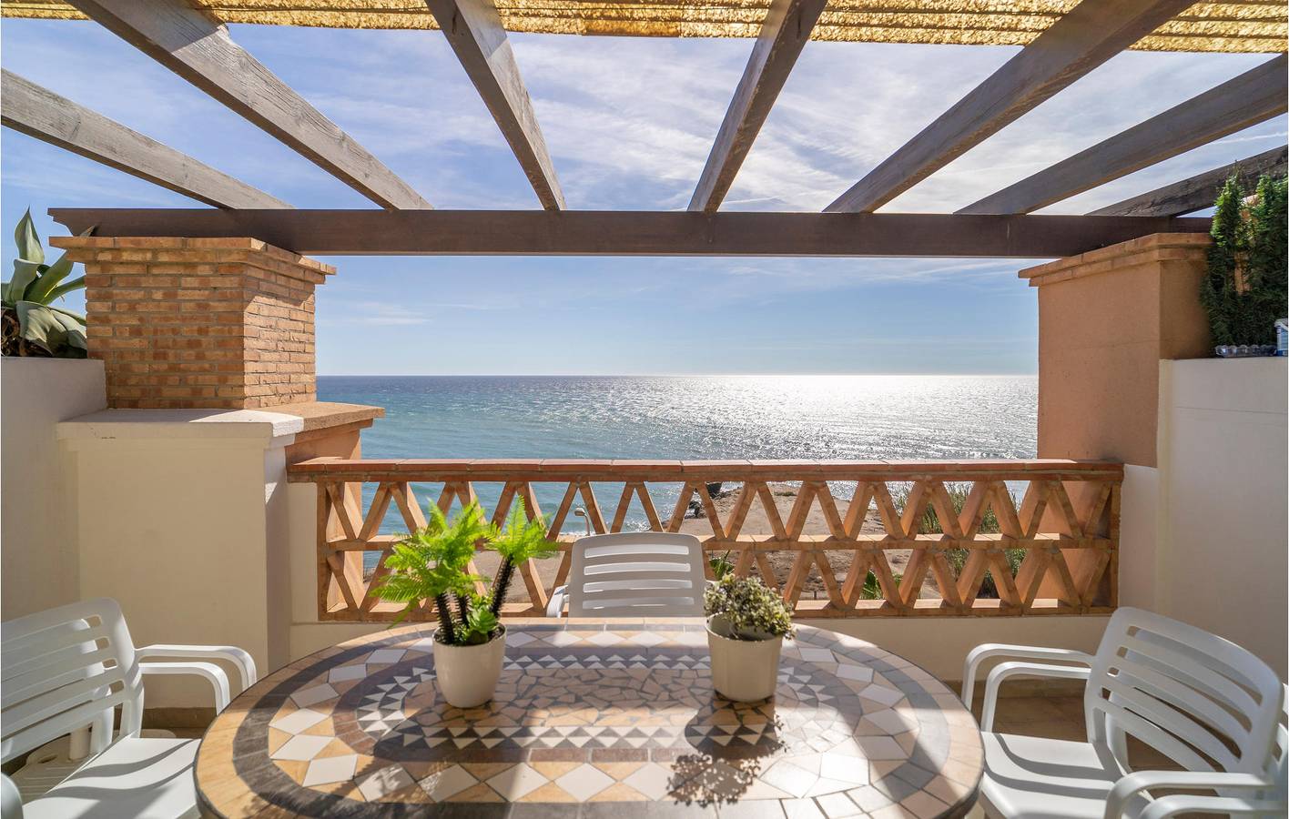 Entire holiday apartment, 140m² Oceanview Apartment with Pool, Terrace & Parking in Torrox Costa, Torrox
