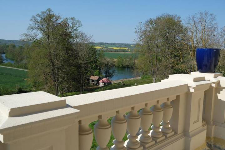 Cottage pour 2 personnes, avec jardin dans Serbonnes