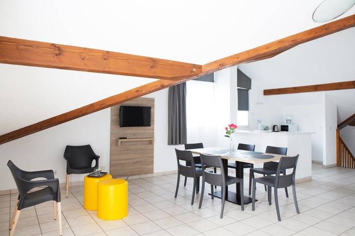 Location de vacances pour 6 personnes, avec terrasse, animaux acceptés à Divonne-les-Bains - 2
