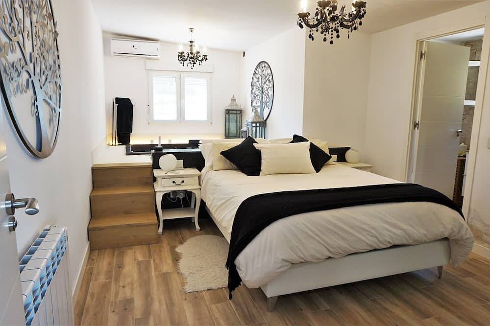 Finca La Caprichosa, Piscina climatizada y Jacuzzi in Lillo, Provincia de Toledo