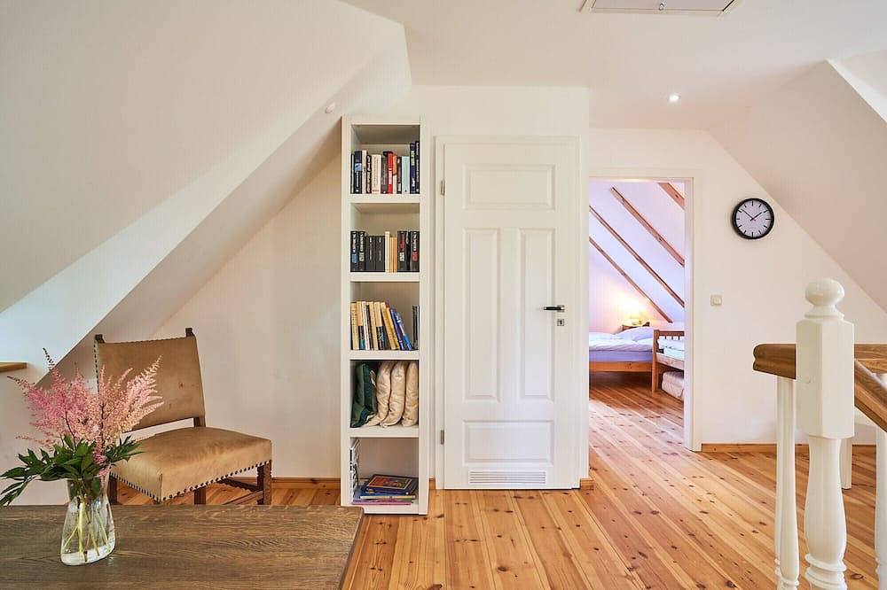 Thatched roof fisherman's house - Vorpommersche Boddenlandschaft National Park - Baltic Sea in Waase, Ummanz
