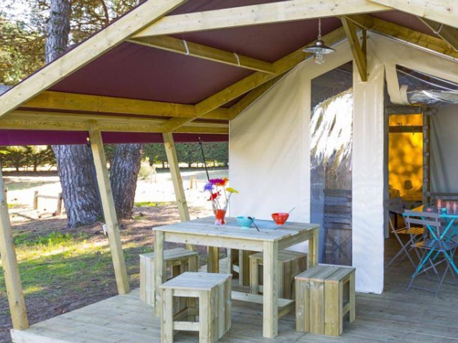 Flower Camping Cap Finistère - Tente en toile et en bois 4 personnes - Freeflower Standard 28m² (2 chambres) + terrasse couverte 8m²- sans sanitaires et sans salle de bain | 4 personnes in Penmarch, Région de Quimper