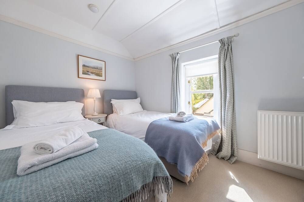 Densford Cottage tiene capacidad para cuatro personas y se encuentra en Amberley en Sussex. Con West Witterings, una playa con bandera azul, a solo 20 minutos, ¡reserva tu estadía ahora! in Amberley, South Downs
