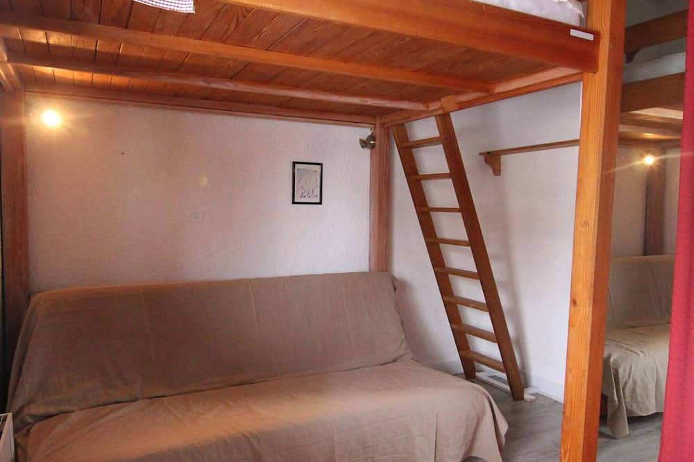 Entire apartment, Cozy Studio for 4 with Ski-In/Ski-Out Access, in Heart of L'Alpe d'Huez in L'Alpe d'Huez, Écrins National Park