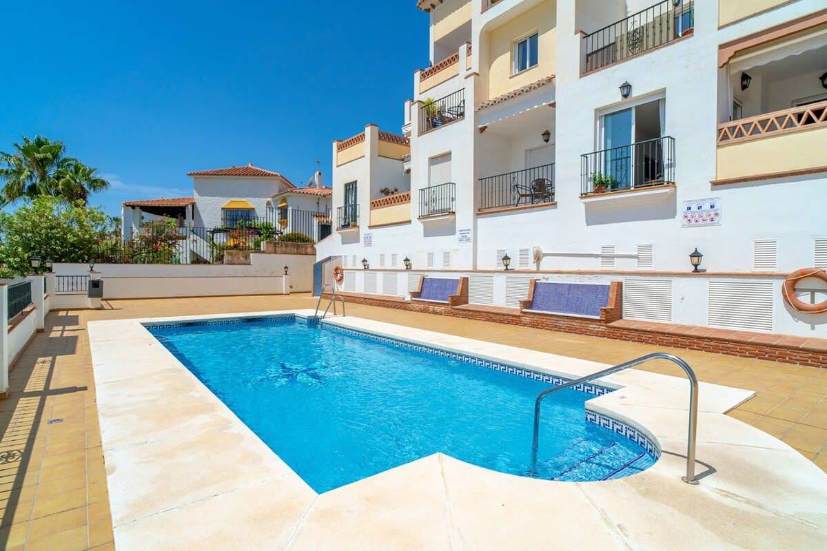 Entire apartment, Chimenea Apartamentos in Playa de Burriana, Nerja