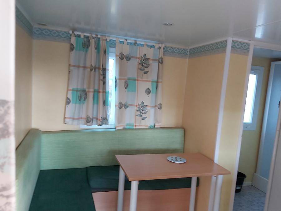 Camping La Vallée - Mobilheim 3 personen - Ginster in Perpezat, Regionaler Naturpark Volcans d'Auvergne