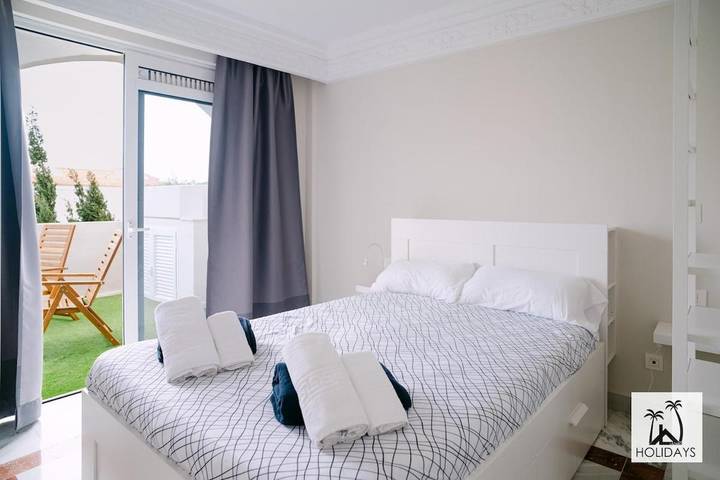 Ferienwohnung für 2 Personen, mit Ausblick und Pool sowie Terrasse, mit Haustier