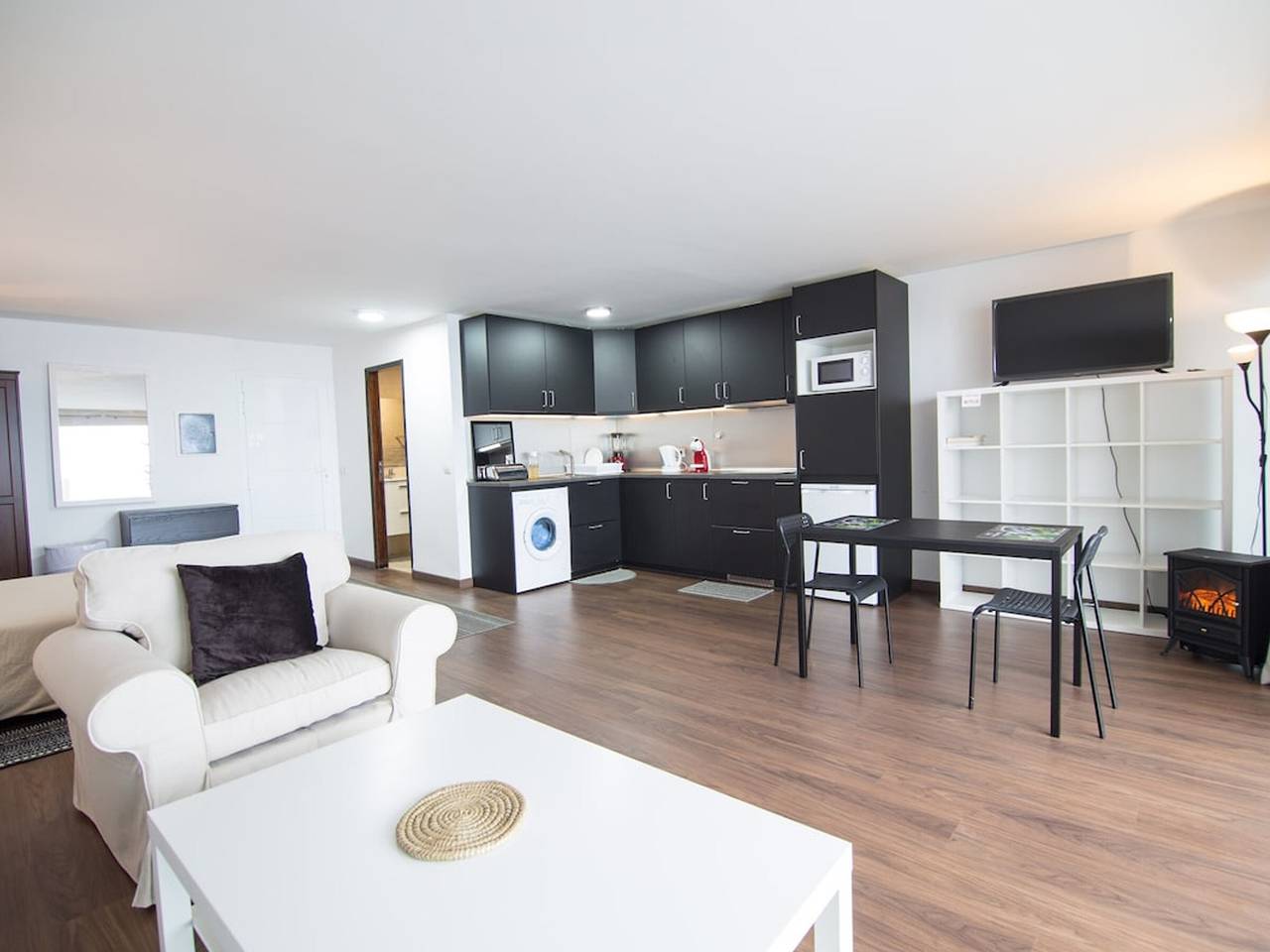 Estudio entero, Estudio renovado con vistas al mar, ideal para nómadas digitales in Playa de los Roques, Los Realejos