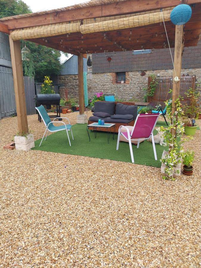 Location de vacances pour 2 personnes, avec jardin ainsi que terrasse et vue à Saint-Cyr-du-Bailleul - 2