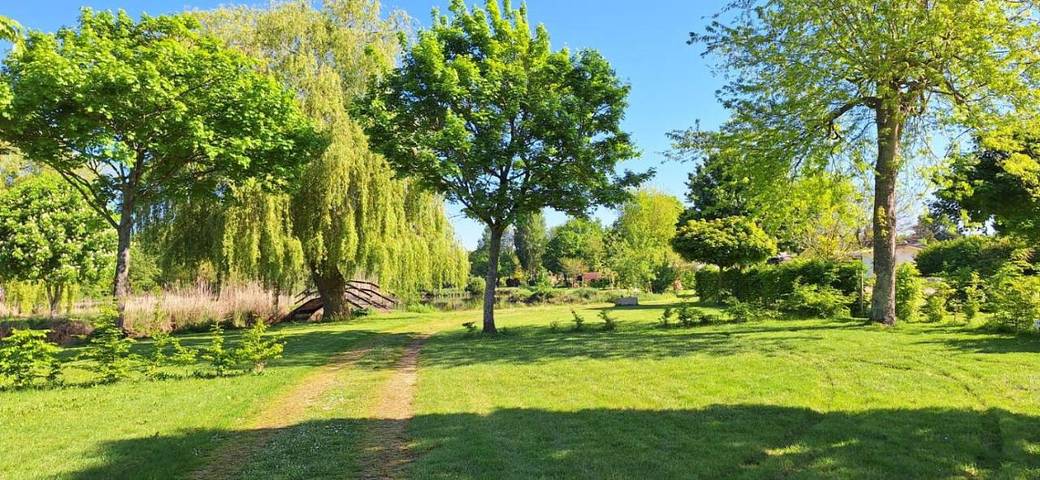 Camping pour 3 personnes, avec vue et vue sur le lac ainsi que jardin et terrasse, animaux acceptés dans le Cher - 4