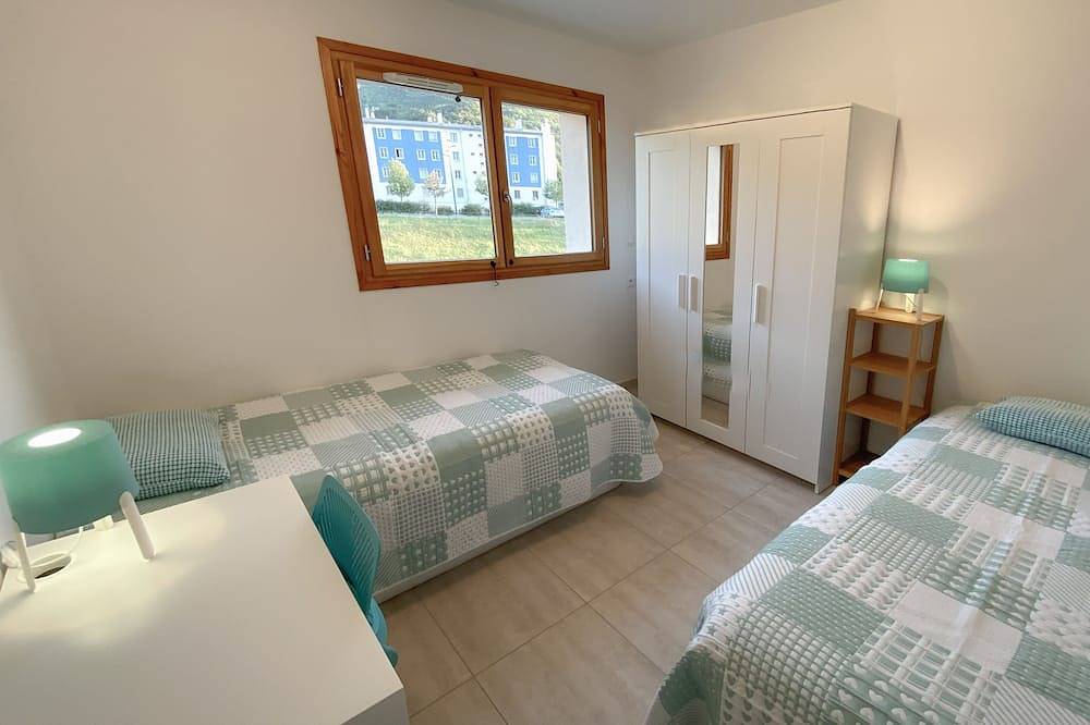 Entire apartment, La Terrasse au Bord du Lac, vue Panoramique 180 °, Appt 2 ch in Savines-le-Lac, Écrins National Park