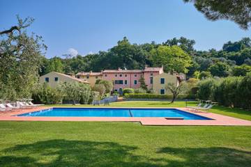 Ferienwohnung für 4 Personen, mit Ausblick und Seeblick sowie Garten in Bardolino