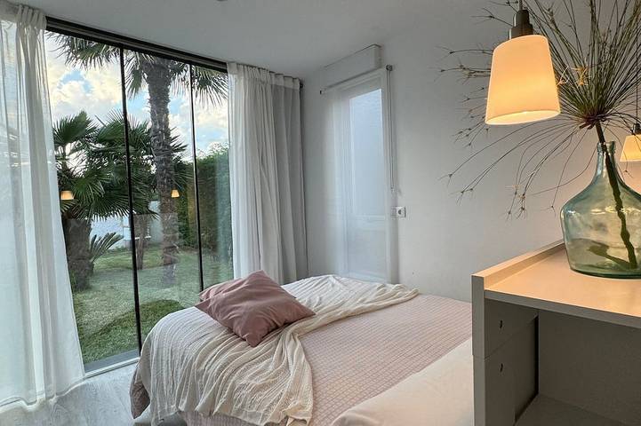 Haus mit Garten und Pool 5 Minuten von den Stränden entfernt in Praia Grande do Esteiro (Boiro), Boiro