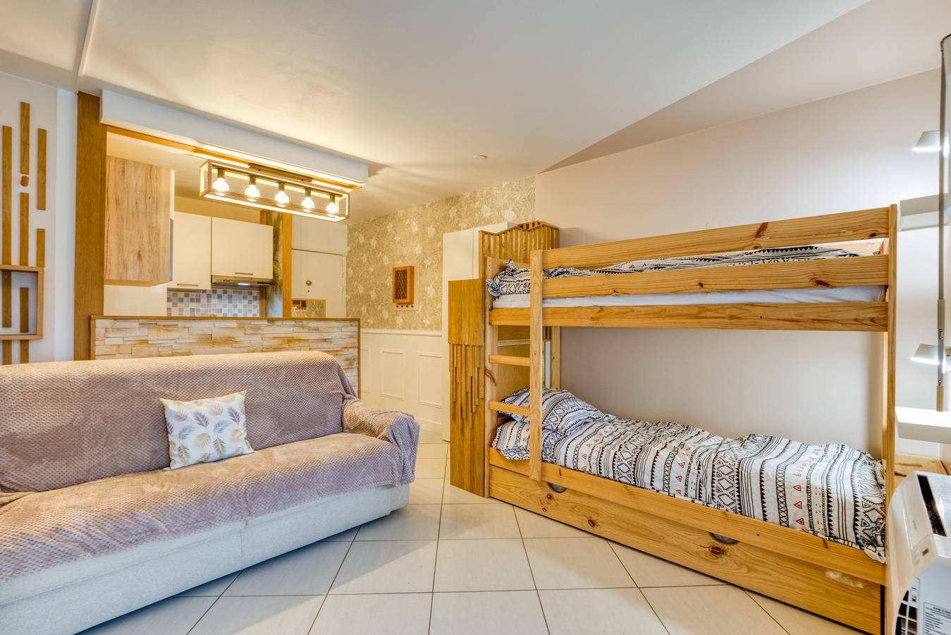 Apartamento entero, “Sunshine” con terraza privada y aire acondicionado in Le Couchant, La Grande-Motte