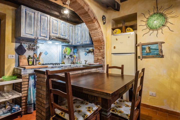 Entire apartment, 'Casa Vacanze Santa Clara' Apartment with Shared Terrace, Wi-Fi, and Air Conditioning in Orbetello, Grosseto Province