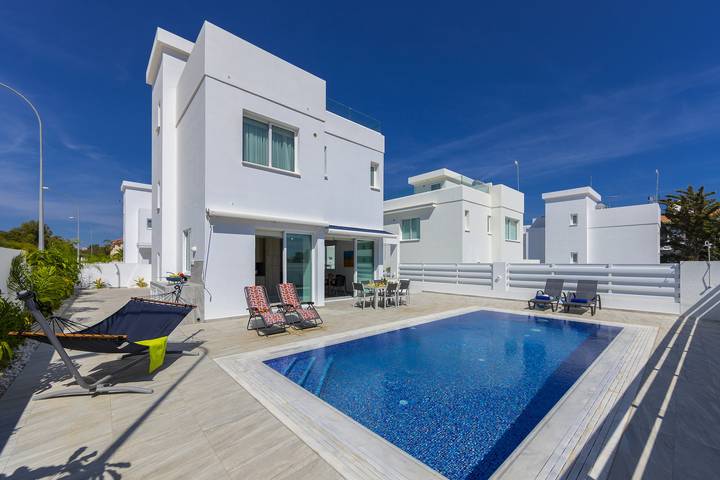 Vacation rental for 6 people, with Balcony and Terrace as well as Yard in Protaras