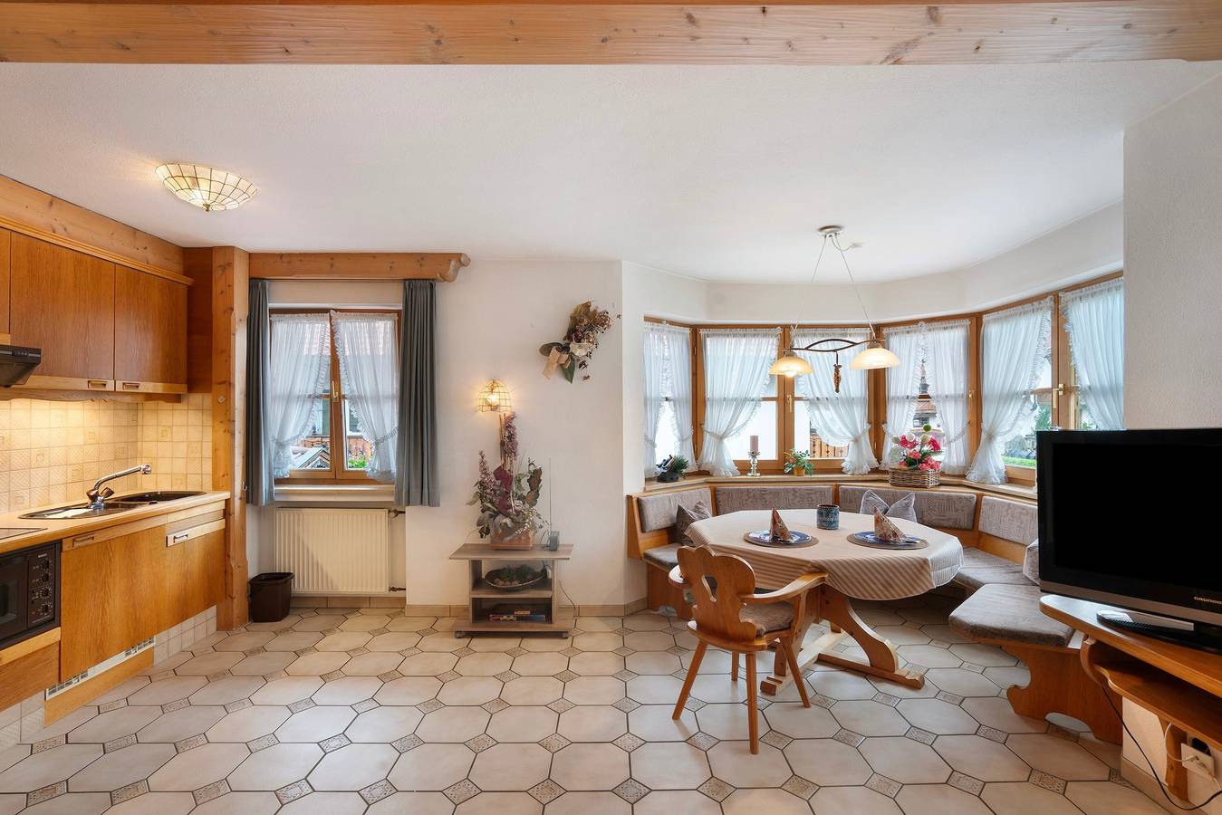 Cały apartament, Apartment 'Silberdistel Nr 3' with Mountain View, Shared Garden and Wi-Fi in Mittenwald, Alpy Bawarskie