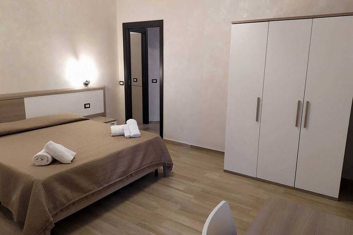 Ferienwohnung für 6 Personen, mit Pool und Balkon sowie Garten und Whirlpool