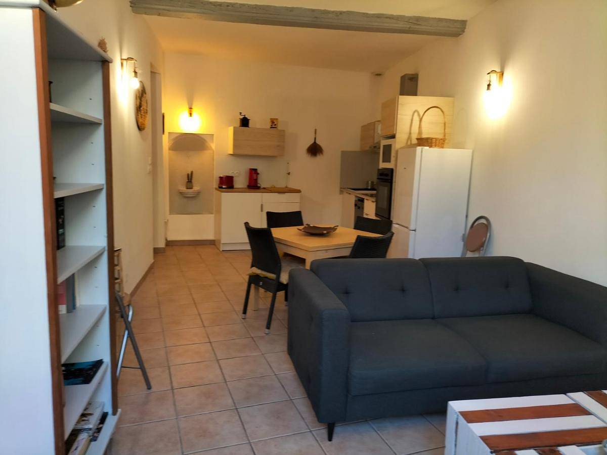 Appartement entier, Two-Bedroom Apartment in Vers-Pont-du-Gard, Région de Nîmes