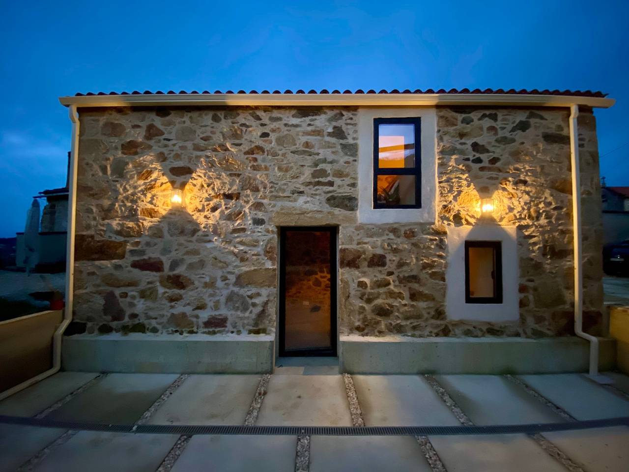Maison de campagne 'Cortiña Do Castelo' avec vue sur la montagne, terrasse privée et Wi-Fi in Carballo, Costa da Morte