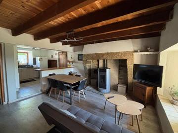 Location de vacances pour 6 personnes, avec terrasse et jardin à Sainte-Colombe-de-Peyre