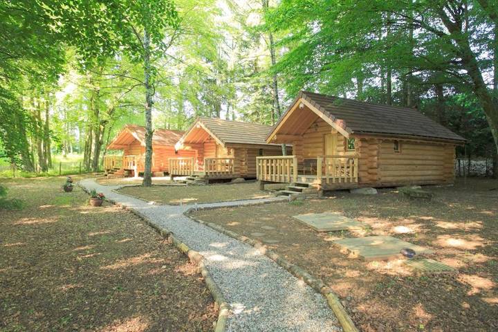 Gîte pour 3 personnes, avec terrasse à Alièze