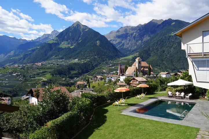 BnB für 2 Personen, mit Balkon und Whirlpool sowie Terrasse und Garten in Schenna