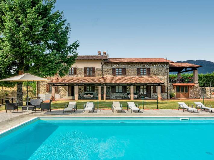 Landhaus für 16 Personen, mit Garten in Italien