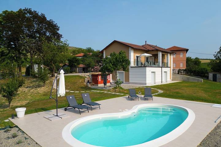 Villa per 8 persone, con idromassaggio in Langhe