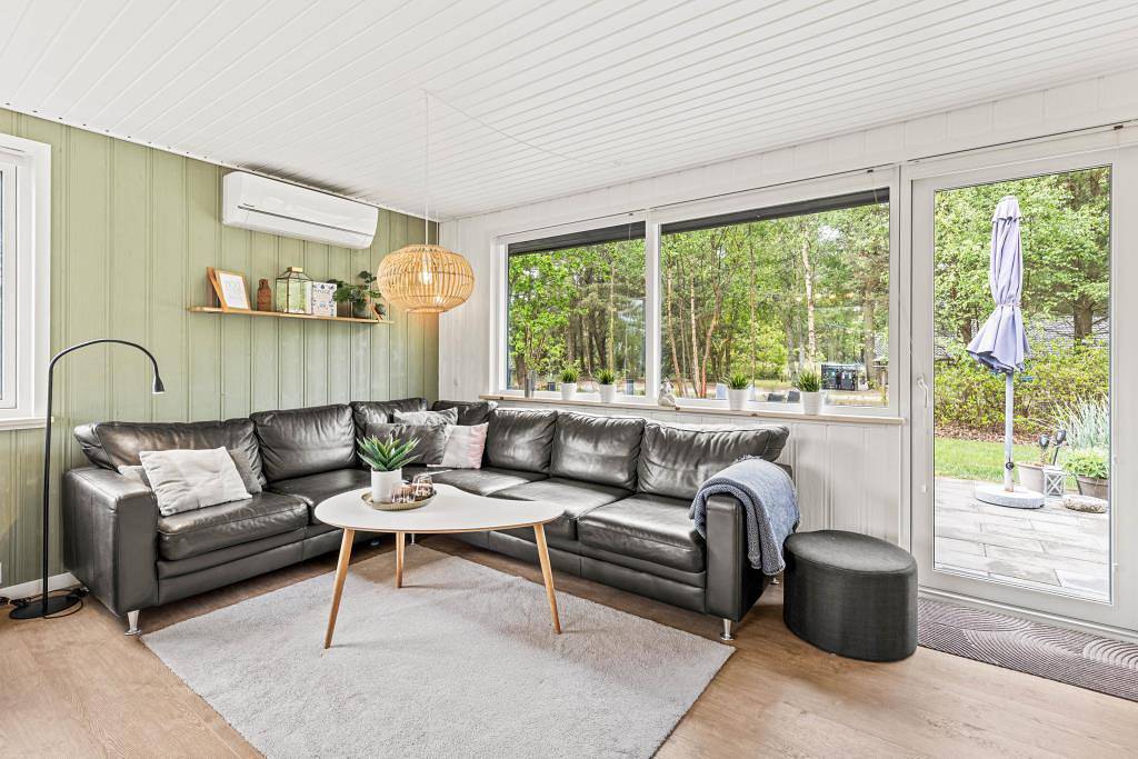 Kleines, feines Sommerhaus auf großem Grundstück mit Spielplatz in Houstrup, Varde