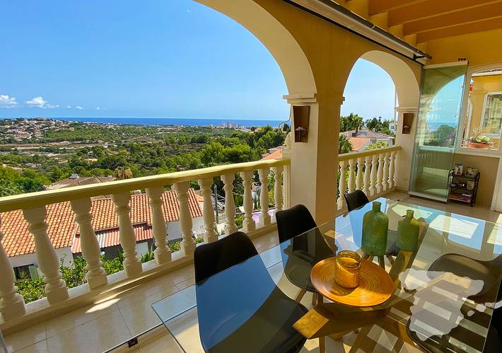 Bungalow für 6 Personen, mit Terrasse und Pool sowie Meerblick und Garten, mit Haustier in Calpe