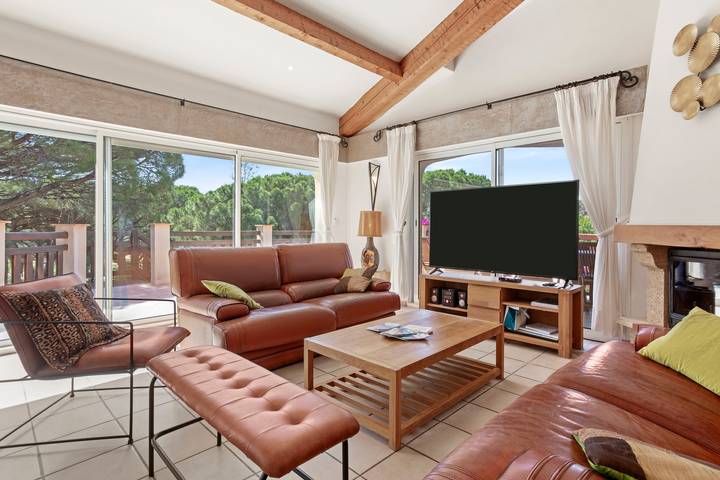 Villa 'A 200m de la Playa' con Vista al Mar, Wi-Fi y Aire Acondicionado in La Nartelle, Sainte-Maxime