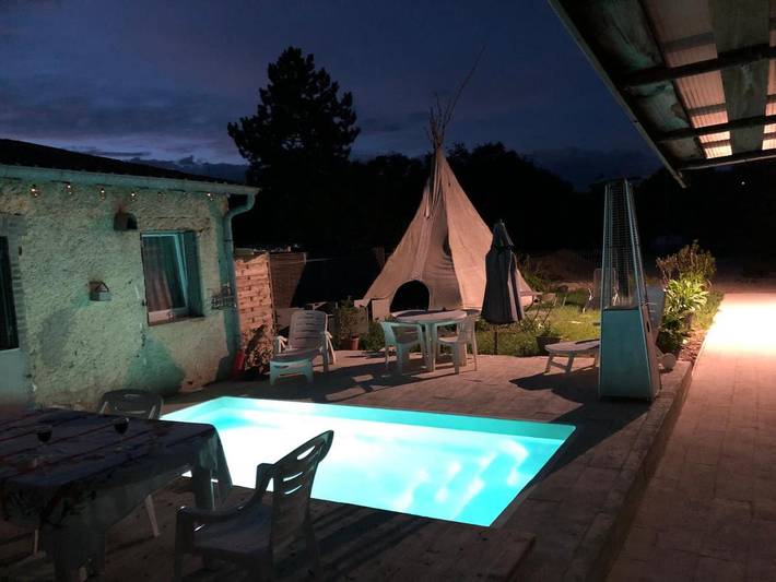 Gîte pour 2 personnes, avec Terrasse ainsi que Jardin et Piscine dans Lacroix-sur-Meuse - 4