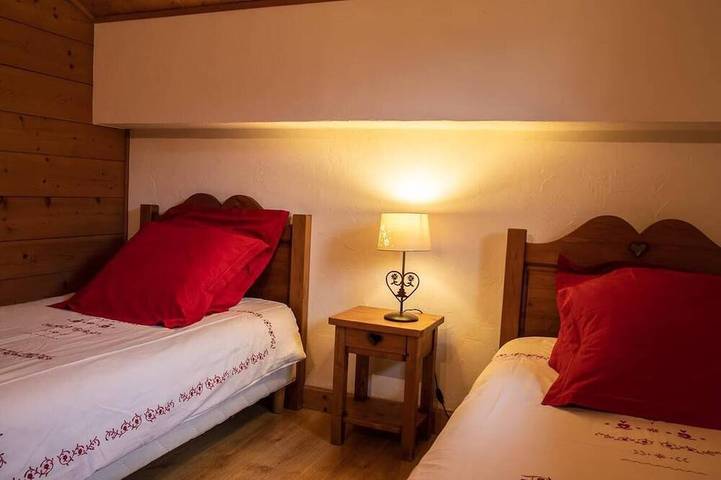 Ganze Wohnung, Apartment mit Innenpool 34 ° Hydromassage Jaccuzi Fitnessheim in Taninges, Region Bonneville