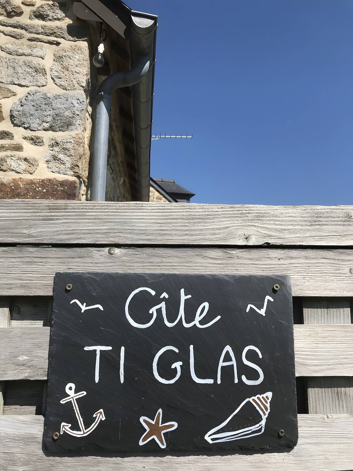 Gîte ti glas - les gîtes de la cour chevalier in La Fresnais, Baie du Mont-Saint-Michel